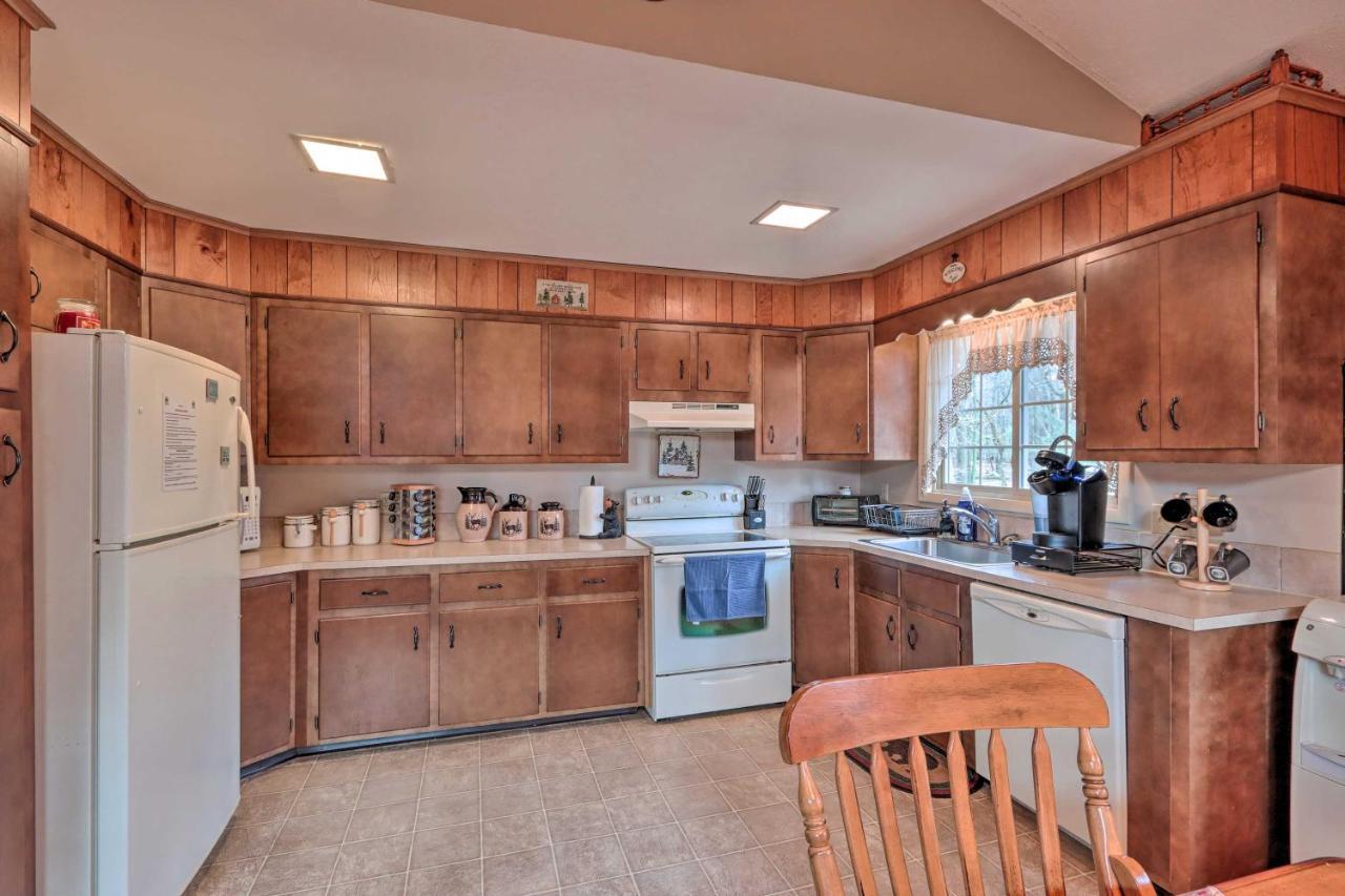 Poconos Home With Game Room Walk To Lake Harmony! Extérieur photo